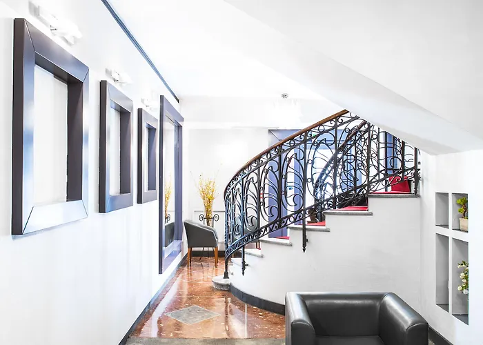Piazza Di Spagna Hotel